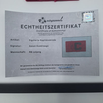 Kapitänsbinde Assan Ouédraogo signiert im Rahmen RB Leipzig COA