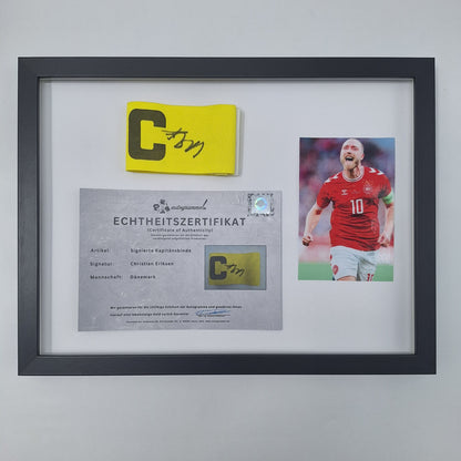 Kapitänsbinde Christian Eriksen signiert im Rahmen Dänemark Autogramm