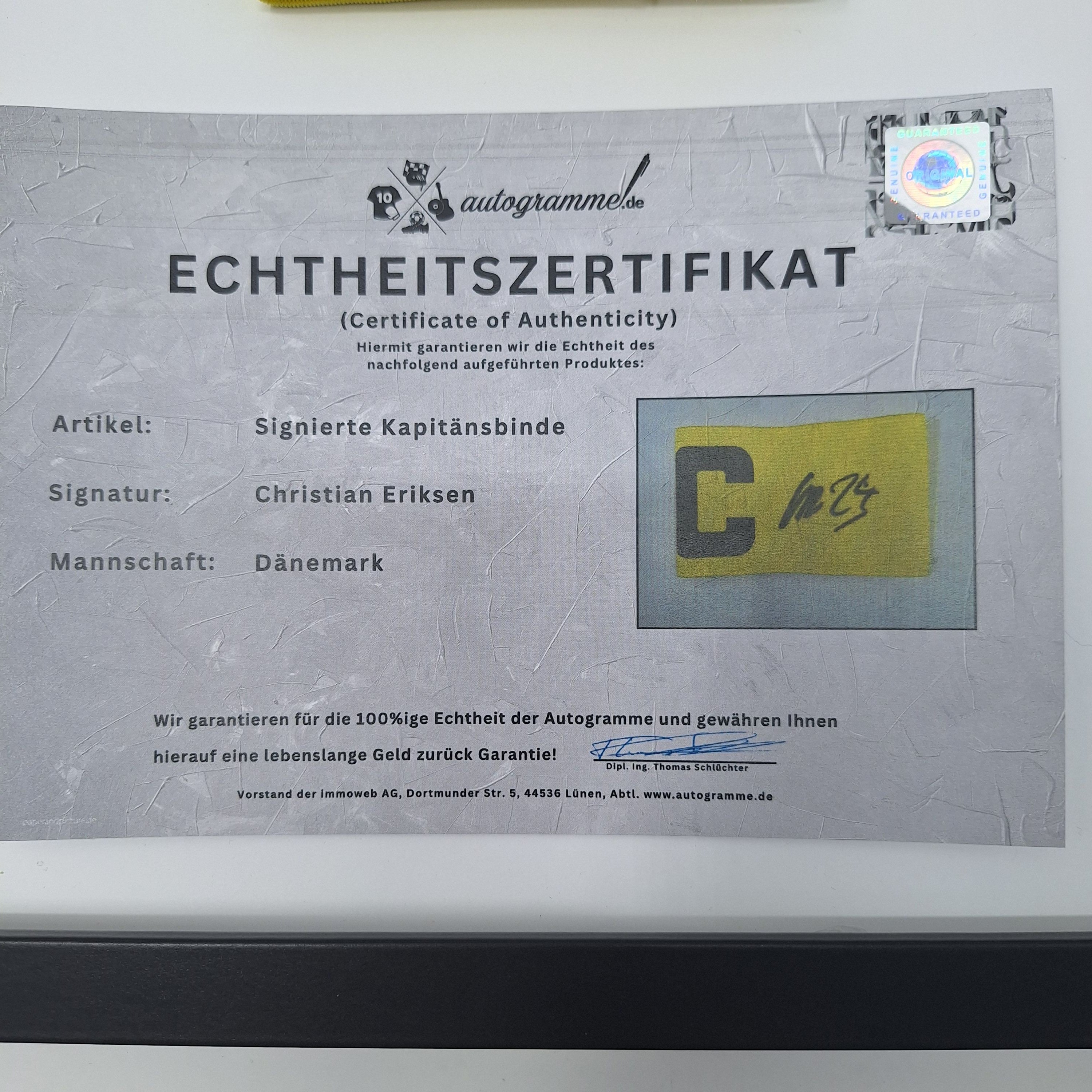 Kapitänsbinde Christian Eriksen signiert im Rahmen Dänemark Autogramm