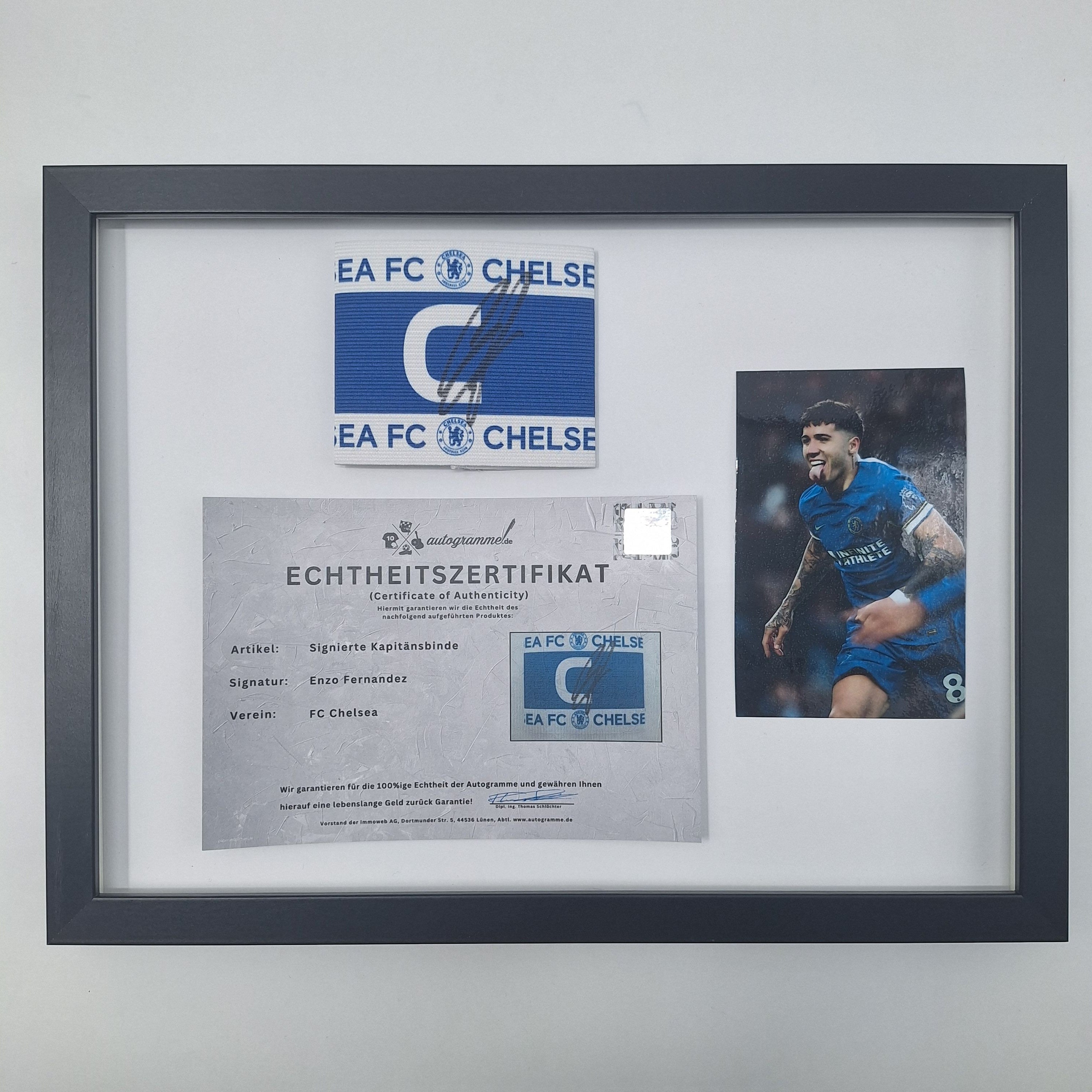 Kapitänsbinde Enzo Fernandez signiert im Rahmen FC Chelsea COA