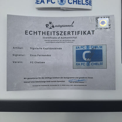 Kapitänsbinde Enzo Fernandez signiert im Rahmen FC Chelsea COA