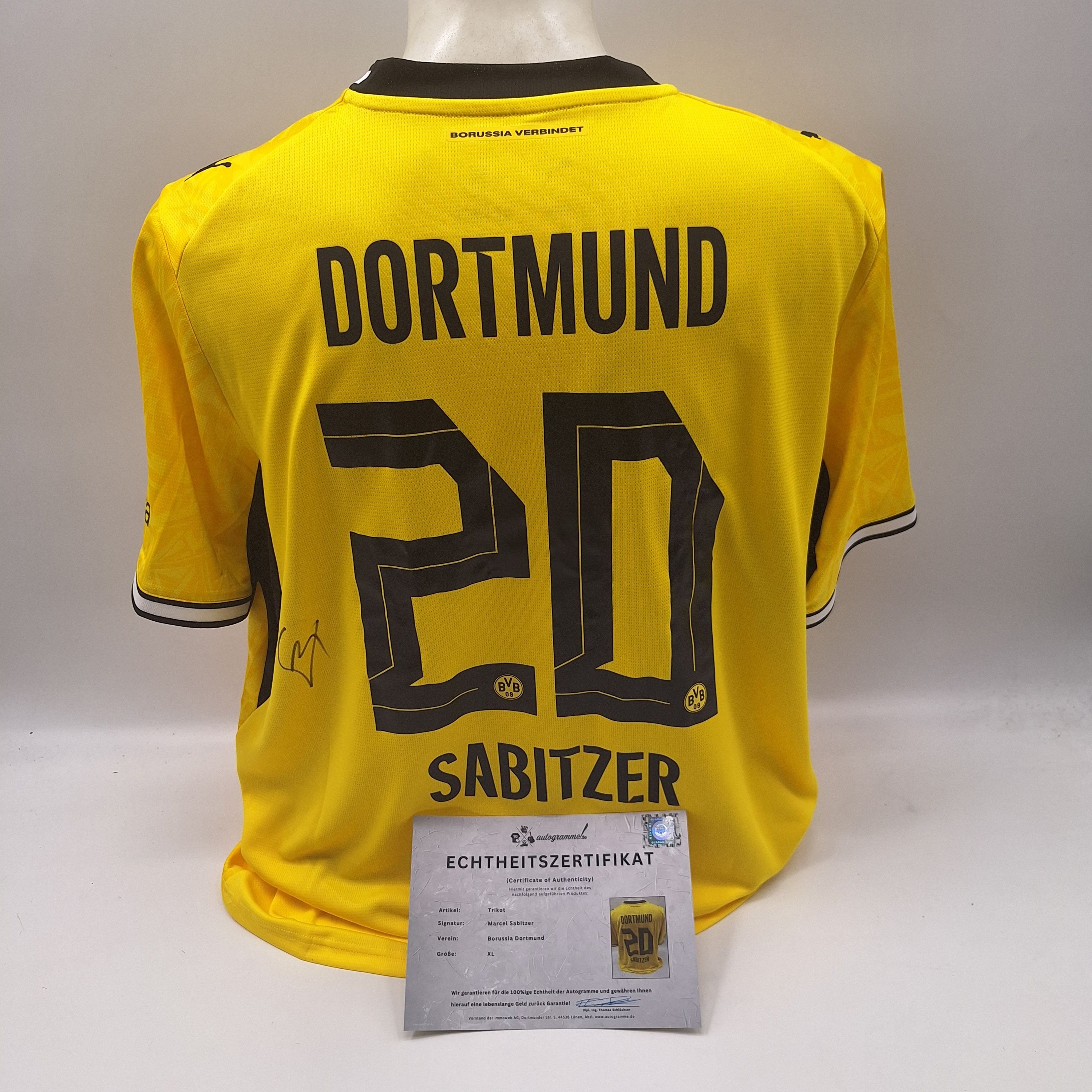 Signed Borussia Dortmund jerseys – Autogramme.de