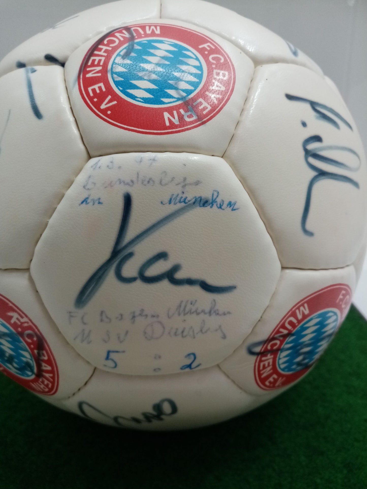 FC Bayern Fußball Teamsigniert 1996/1997 Unterschrift Autogramm FCB COA Ball