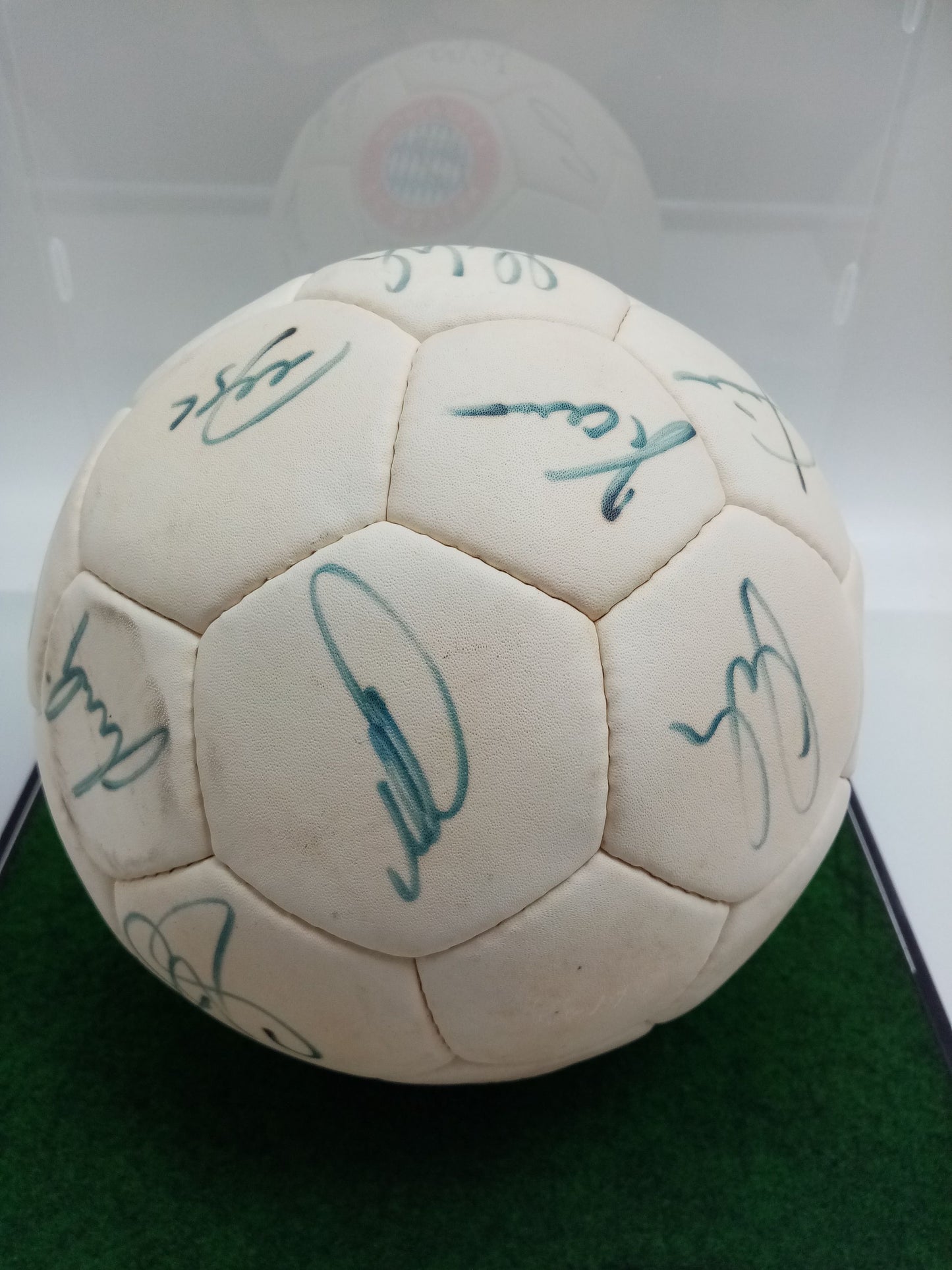 FC Bayern Fußball Teamsigniert 1996/1997 Unterschrift Autogramm FCB Ball