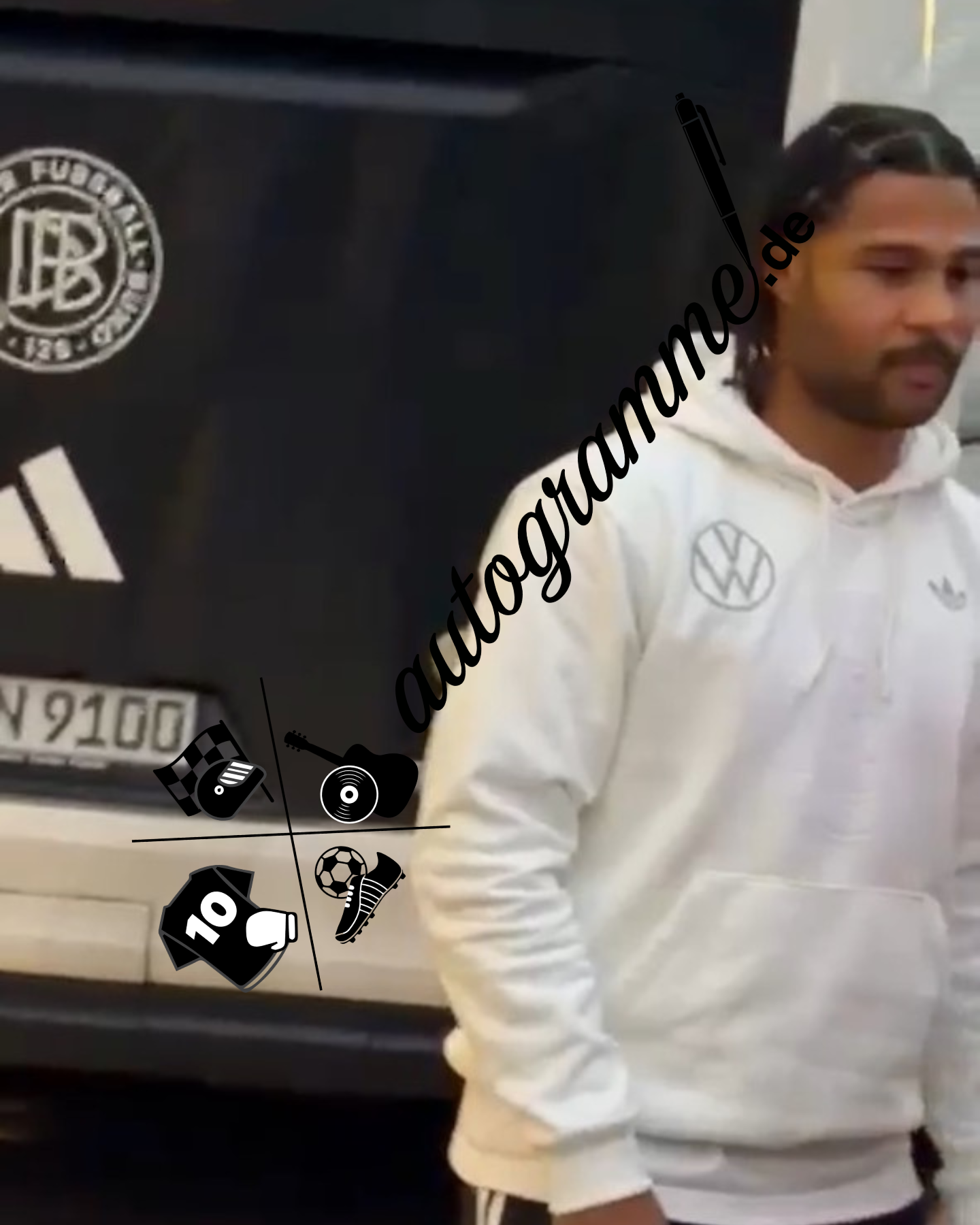 Bayern München Trikot Serge Gnabry signiert Autogramm Adidas COA neu M