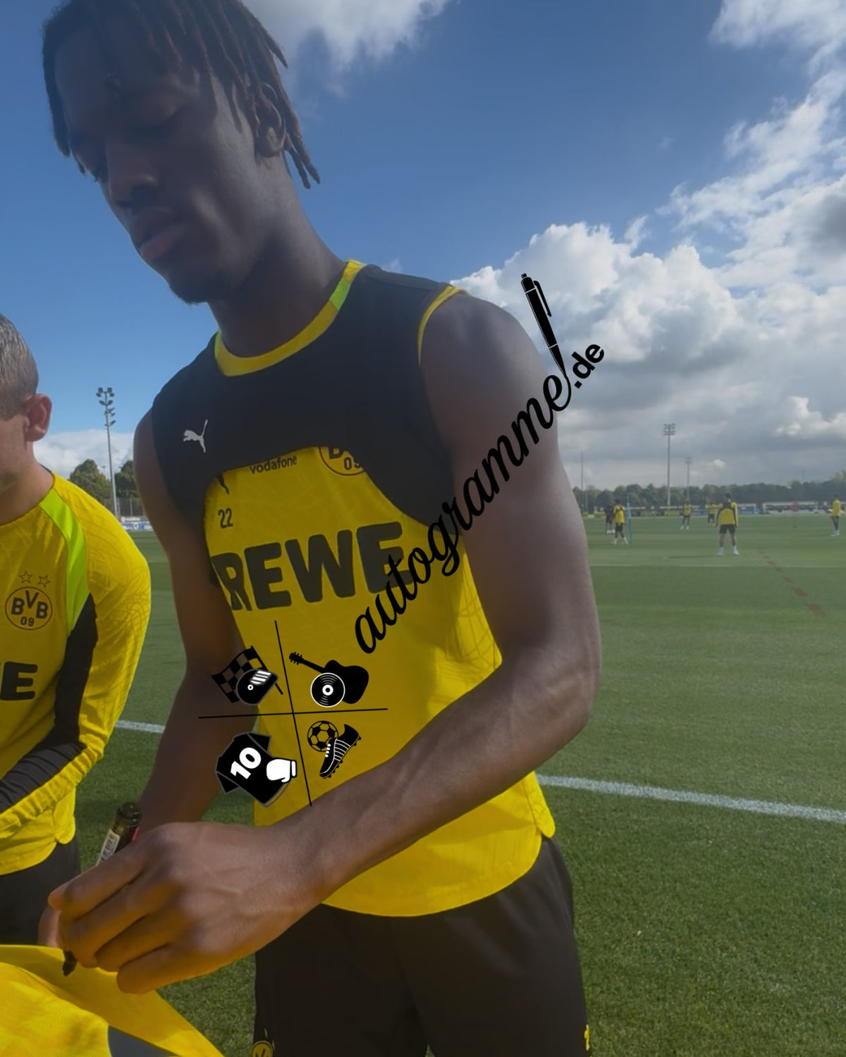 Borussia Dortmund 2026/2027 Trikot Joane Gadou signiert Autogramm zertifiziert S