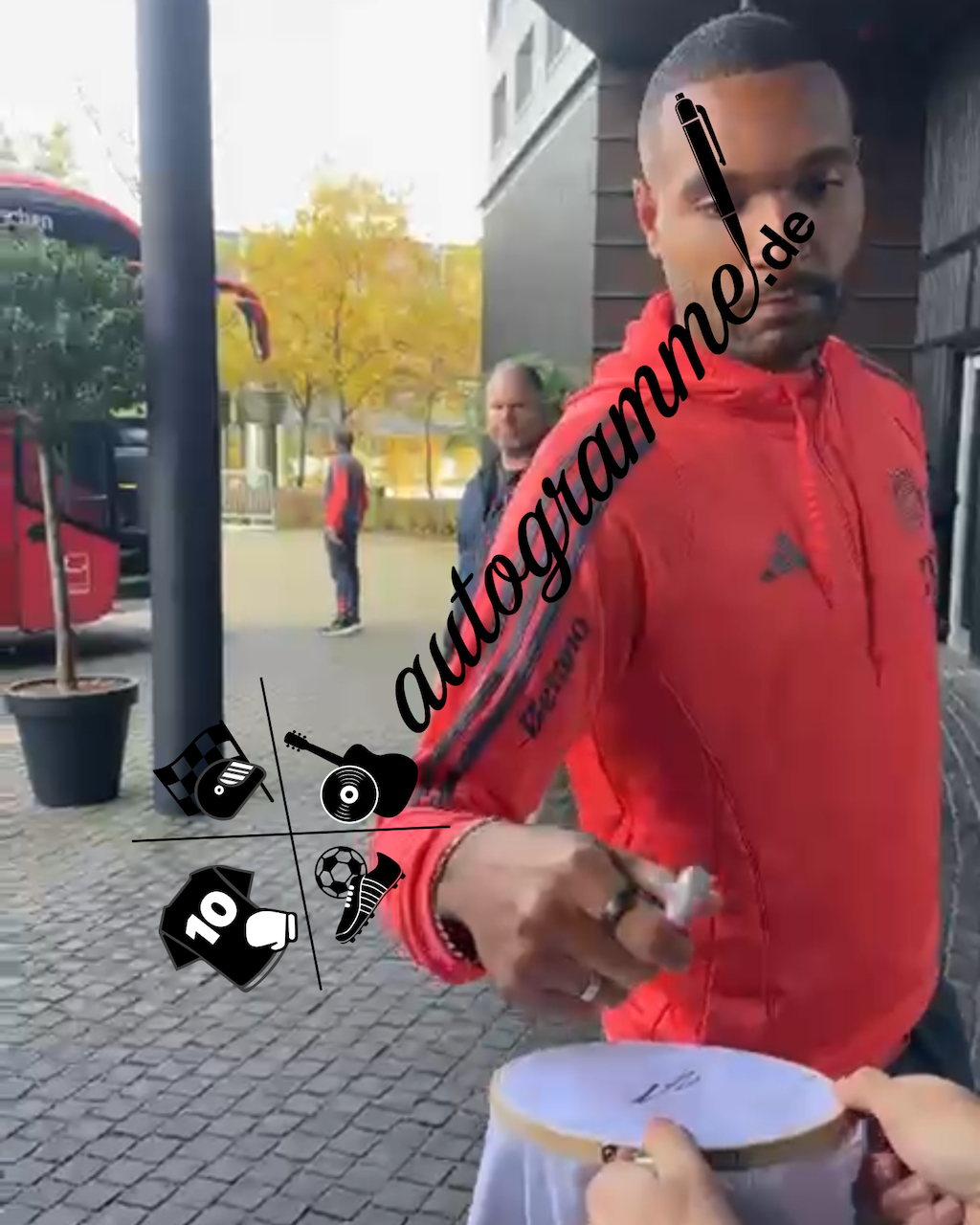 Bayern München Trikot Jonathan Tah signiert Autogramm Adidas COA M