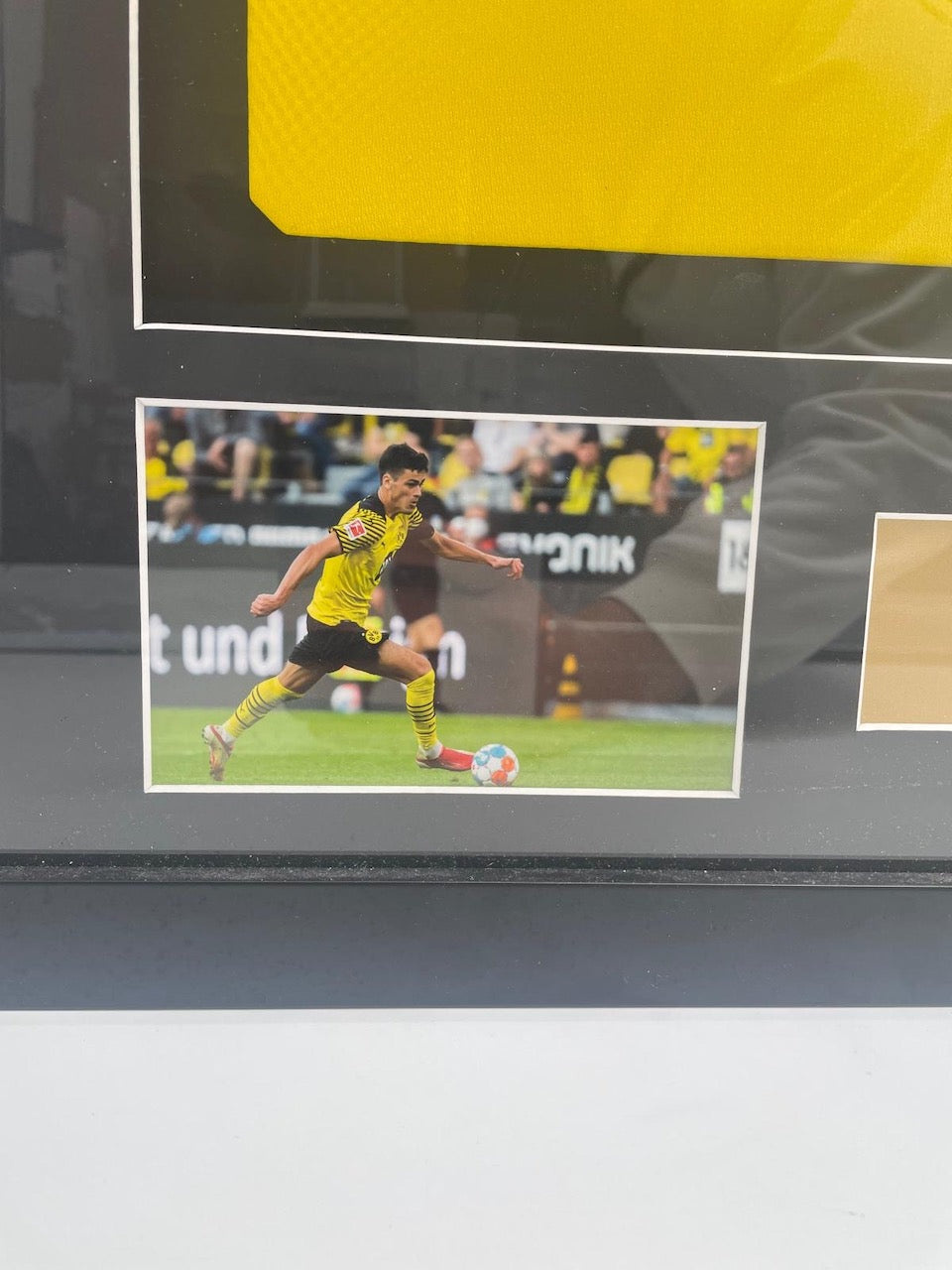 Borussia Dortmund jersey Giovanni Reyna signed in frame Puma COA BVB