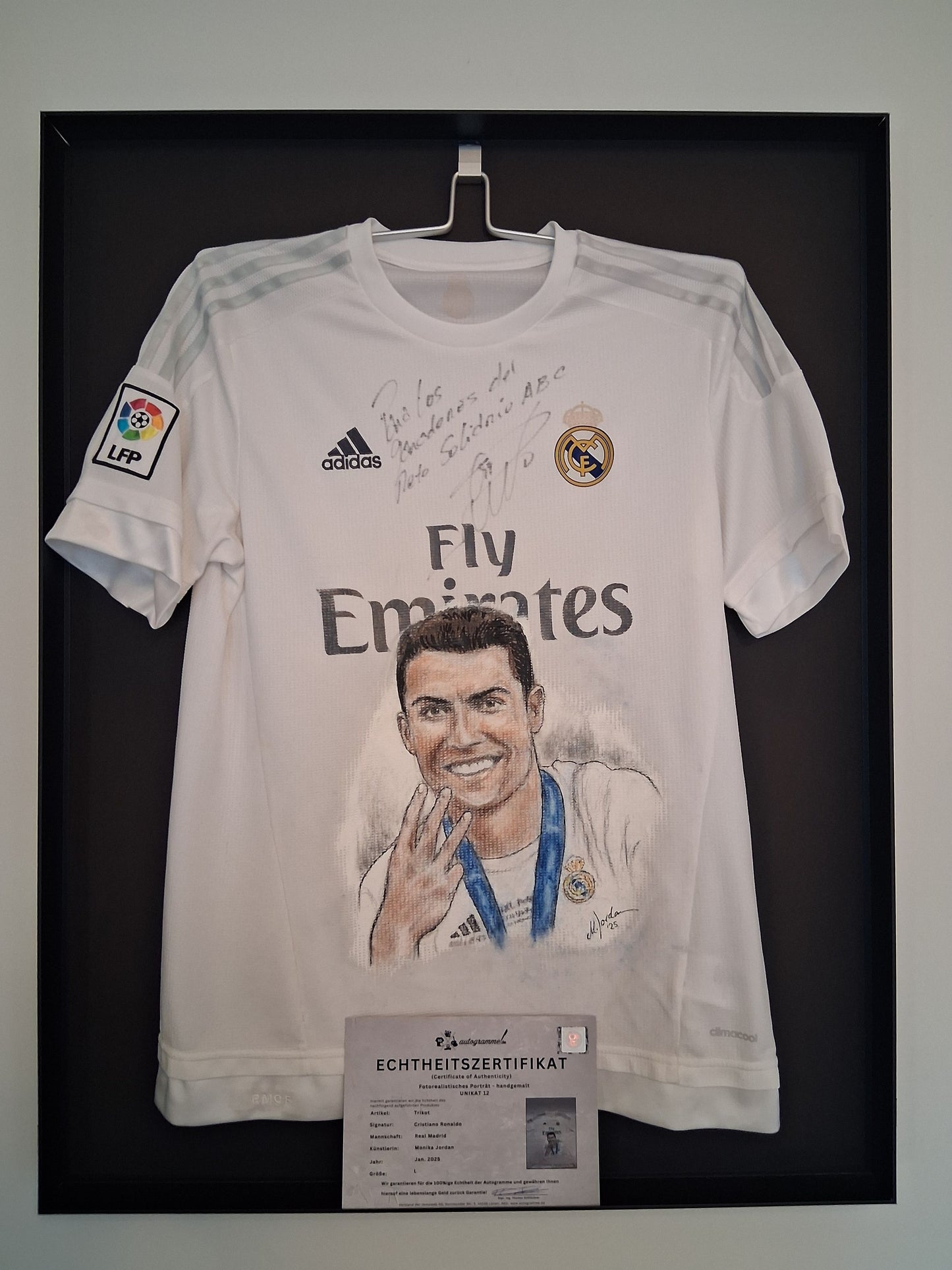 Real Madrid Trikot Portrait Ronaldo handgemalt und signiert im Rahmen L