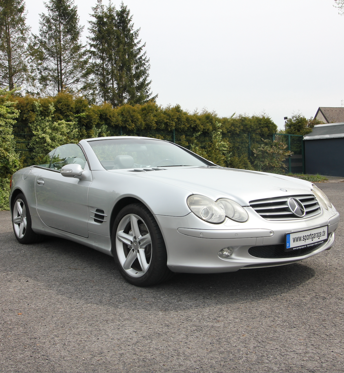 Donatella Versace Mercedes-Benz 500 SL silver