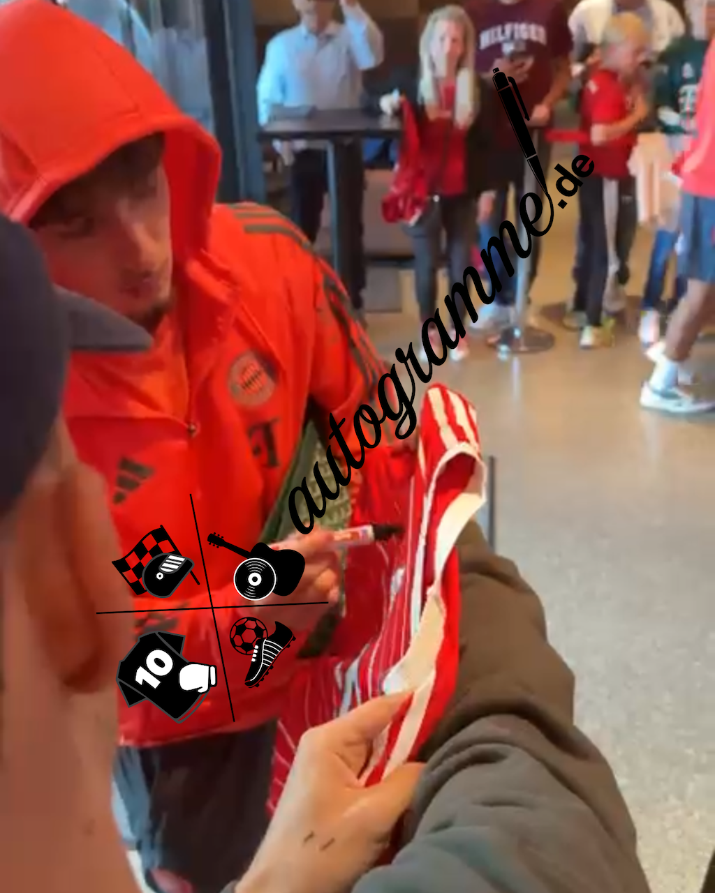 Bayern München Trikot Lennart Karl signiert Autogramm Adidas COA M