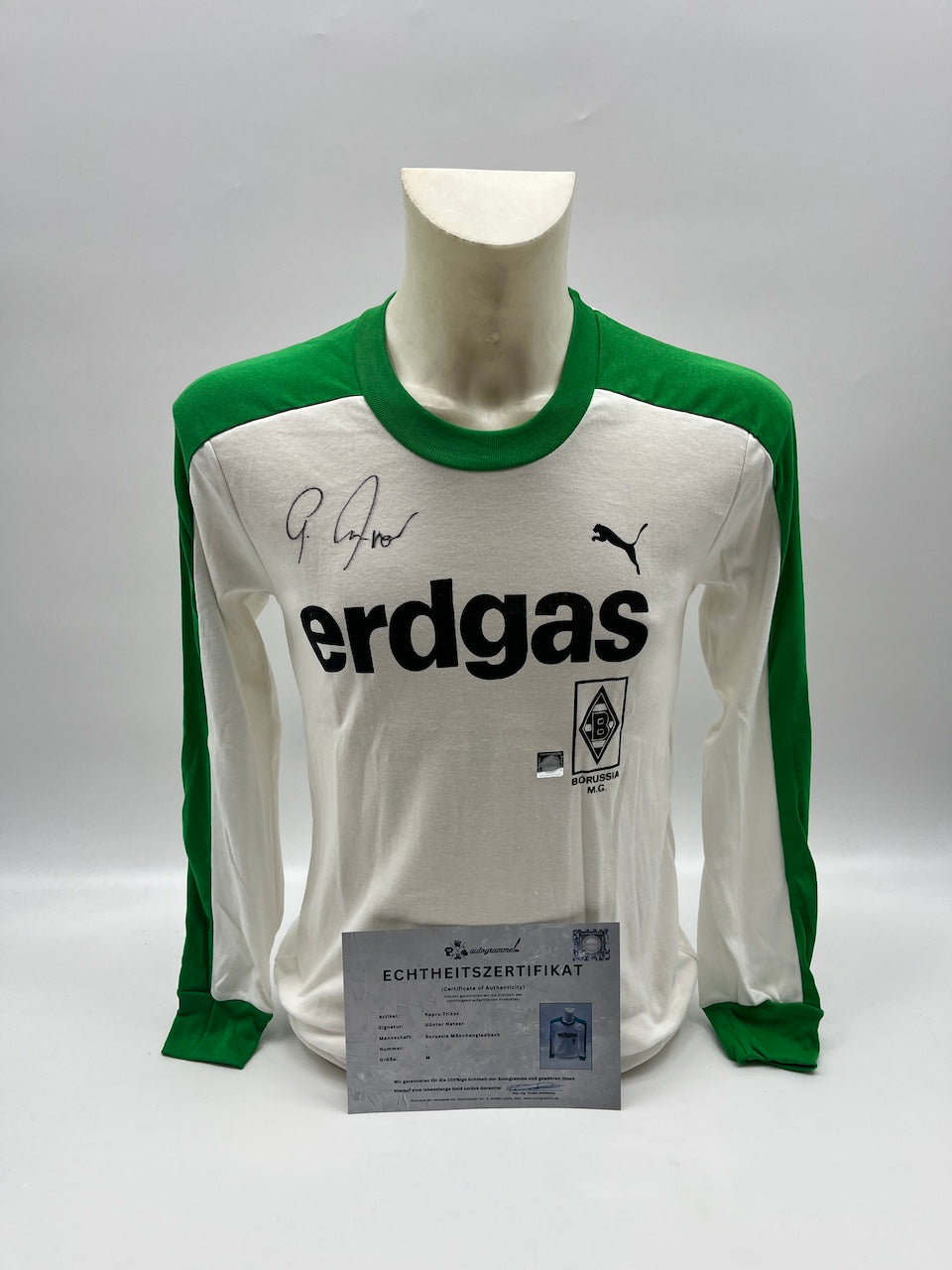 Reproduction Borussia Mönchengladbach jersey, signed by Günter Netzer, autograph M