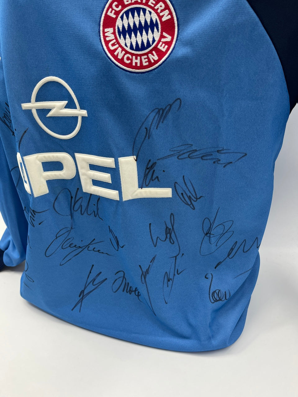 Bayern Munich jersey 2000/2001, team signed, autographed, Adidas size L