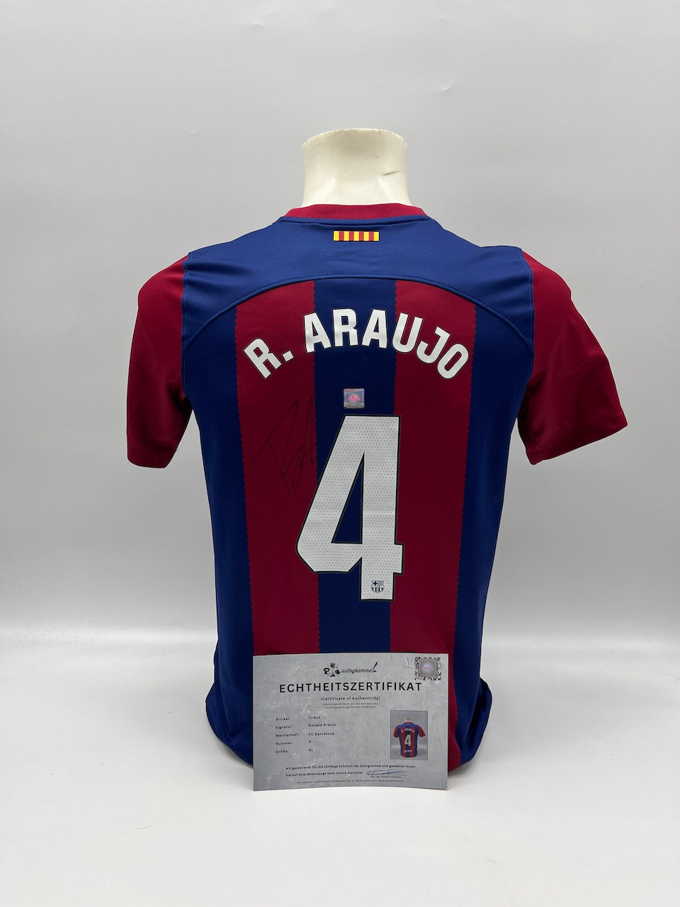 FC Barcelona Trikot Ronald Araujo signiert Autogramm Nike 176