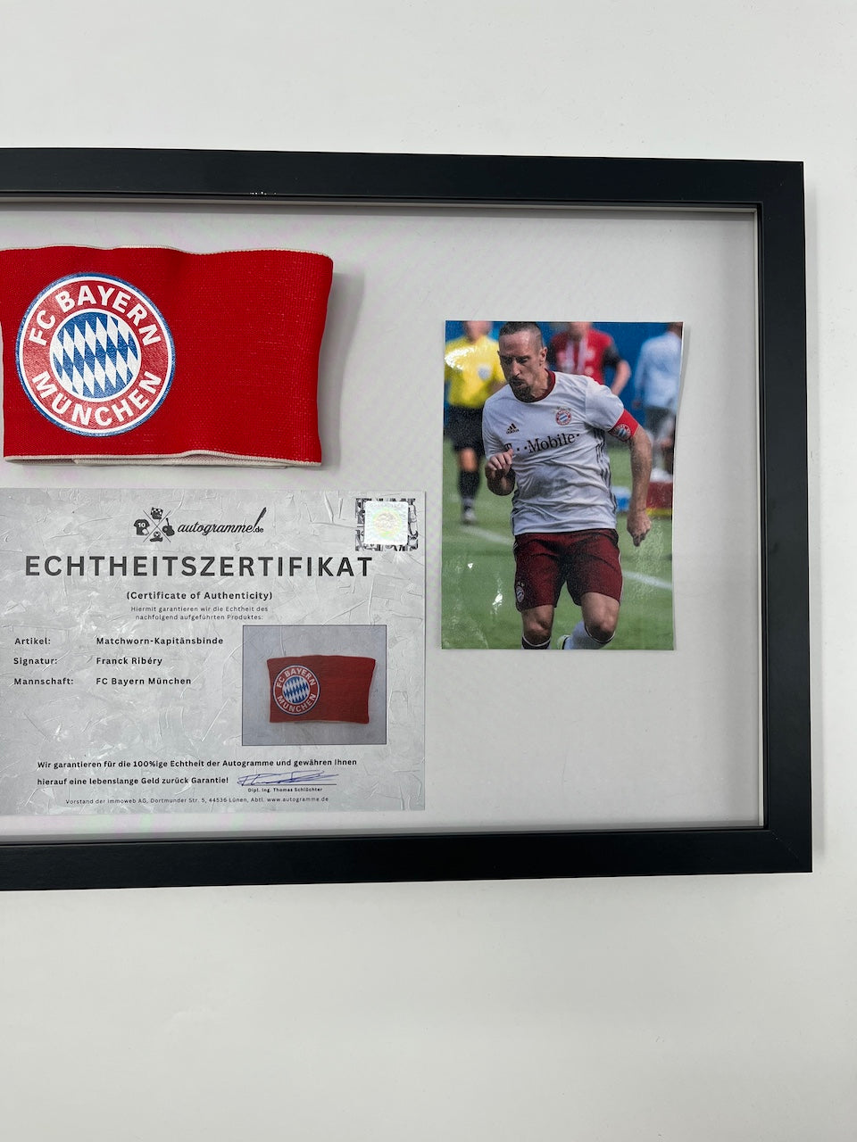 Matchworn Kapitänsbinde von Franck Ribery getragen im Rahmen Bayern München