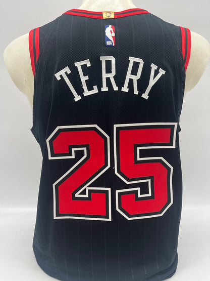 Matchworn Chicago Bulls Trikot getragen von Dalen Lee Terry 09.04.2025