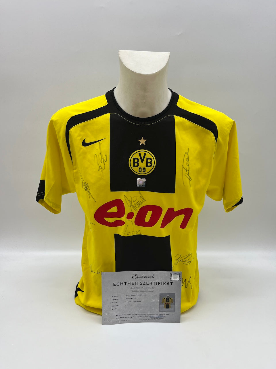 Camiseta del BVB temporada 2005/2006 firmada por el equipo Borussia Dortmund COA Nike S