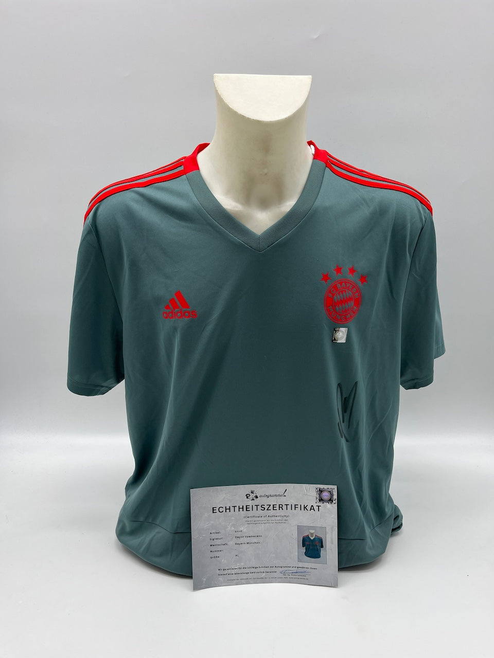 Bayern München Shirt Dayot Upamecano signiert Autogramm Adidas XL