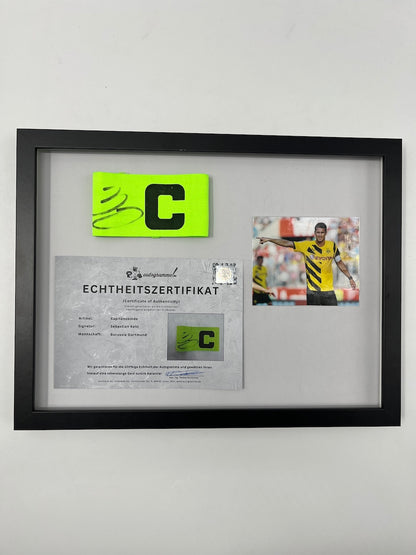 Kapitänsbinde Sebastian Kehl signiert im Rahmen Borussia Dortmund neu