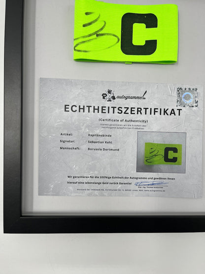 Kapitänsbinde Sebastian Kehl signiert im Rahmen Borussia Dortmund neu