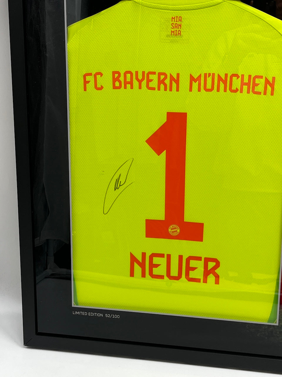 Bayern München Trikot Manuel Neuer signiert im Rahmen COA Adidas 52/100