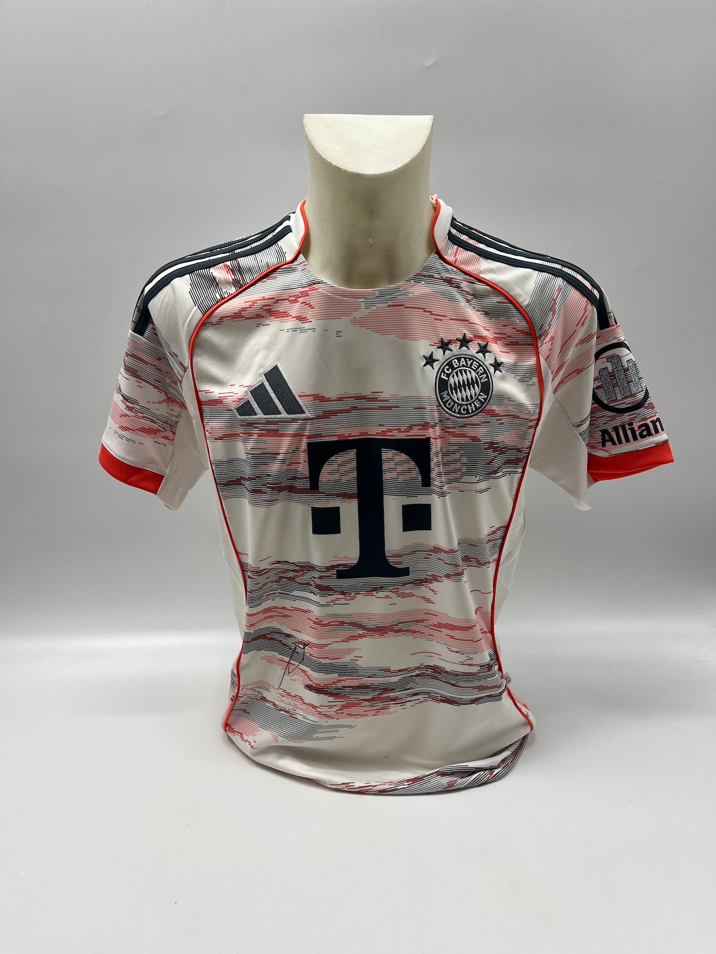 Bayern München Trikot Michael Olise signiert Autogramm Adidas COA M