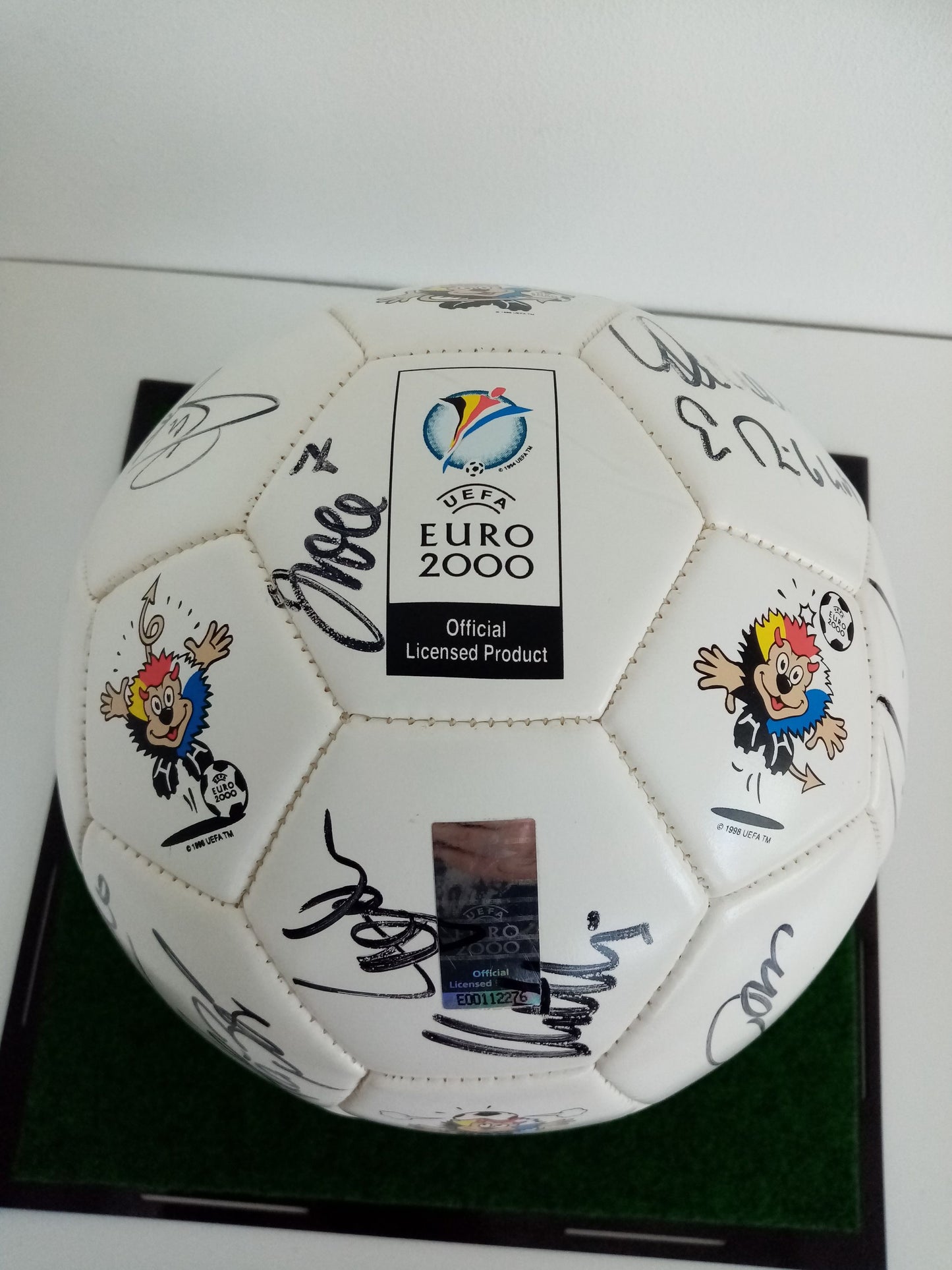 Fußball Teamsigniert EM 2000 in Vitrine DFB Unterschrift Autogramm Adidas Ball