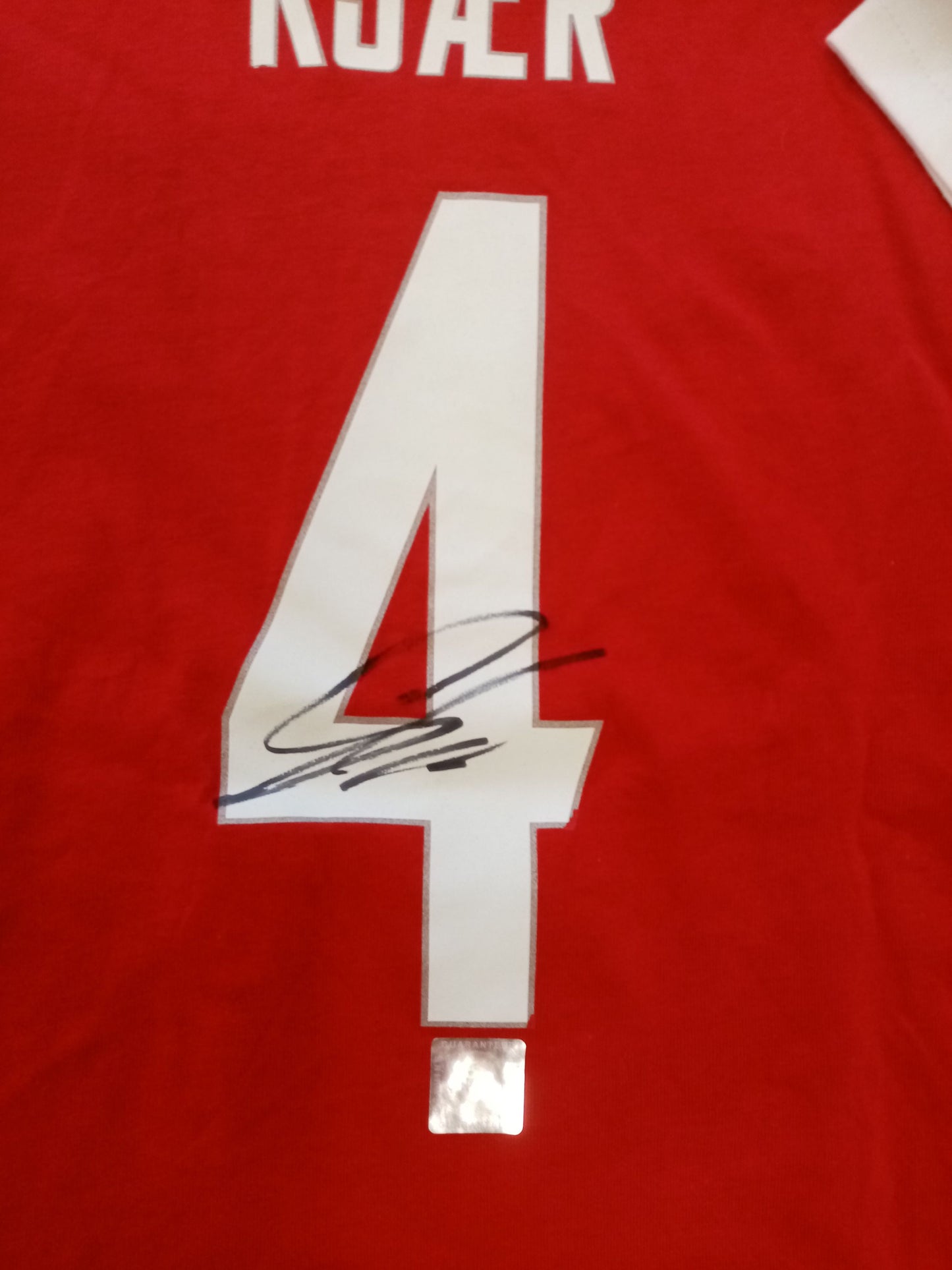 Dänemark Shirt Simon Kjaer signiert im Rahmen COA Hummel Fußball 140