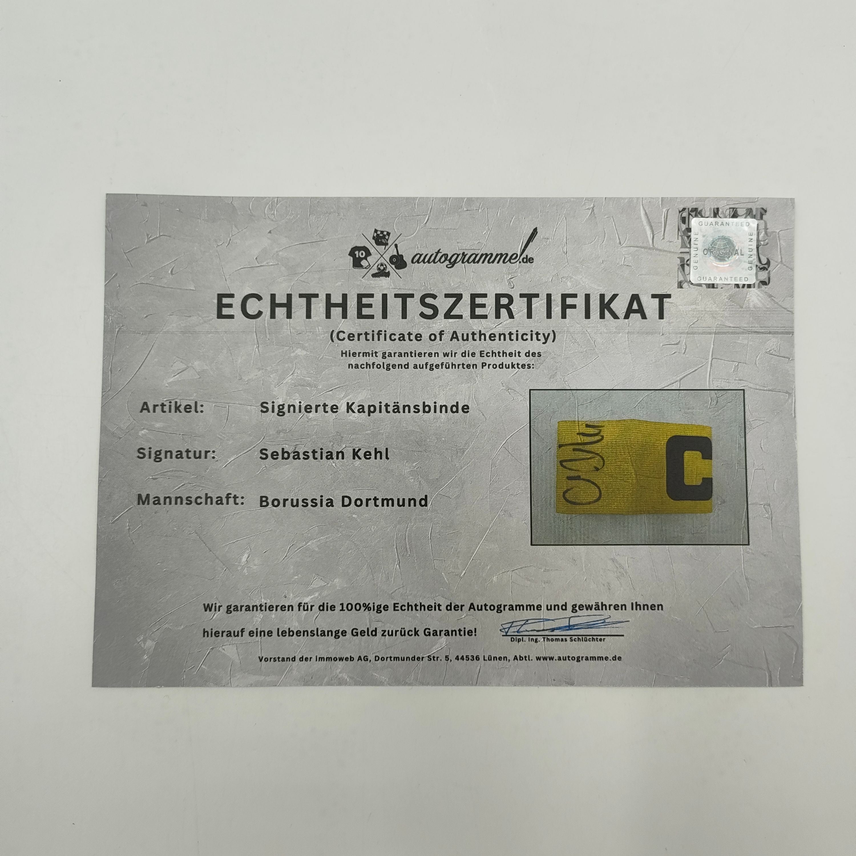 Kapitänsbinde Sebastian Kehl signiert im Rahmen Borussia Dortmund COA