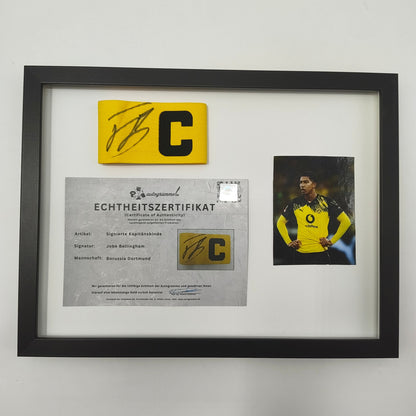Kapitänsbinde Jobe Bellingham signiert im Rahmen Borussia Dortmund COA Fußball