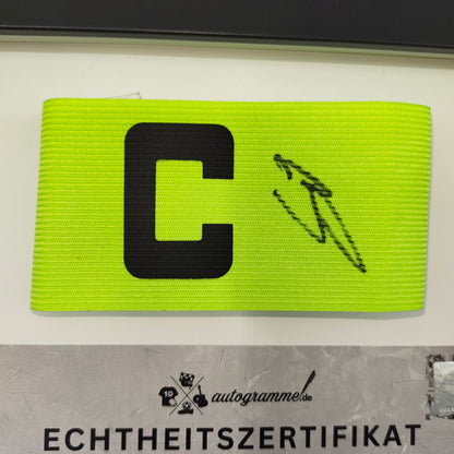 Kapitänsbinde Samuele Inácio signiert im Rahmen Borussia Dortmund COA Fußball