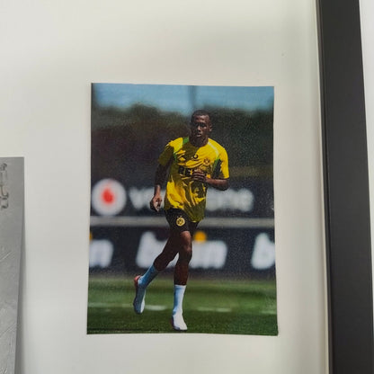 Kapitänsbinde Justin Lerma signiert im Rahmen Borussia Dortmund COA