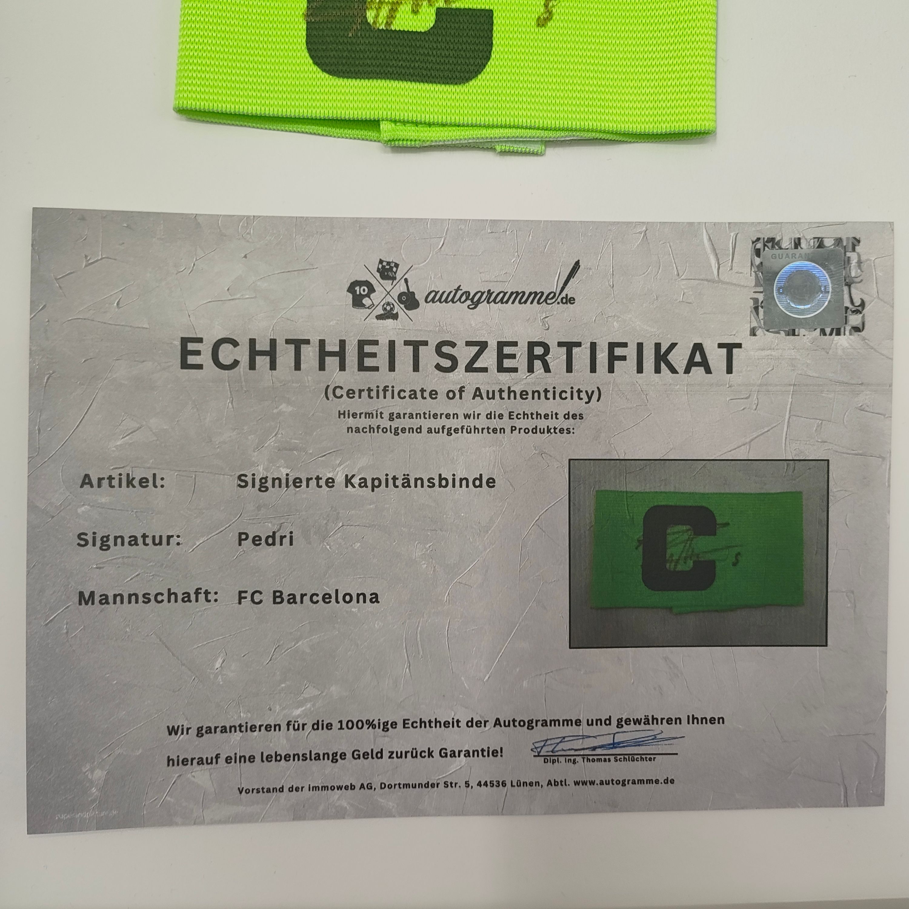 Kapitänsbinde Pedri signiert im Rahmen Spanien Autogramm COA Fußball