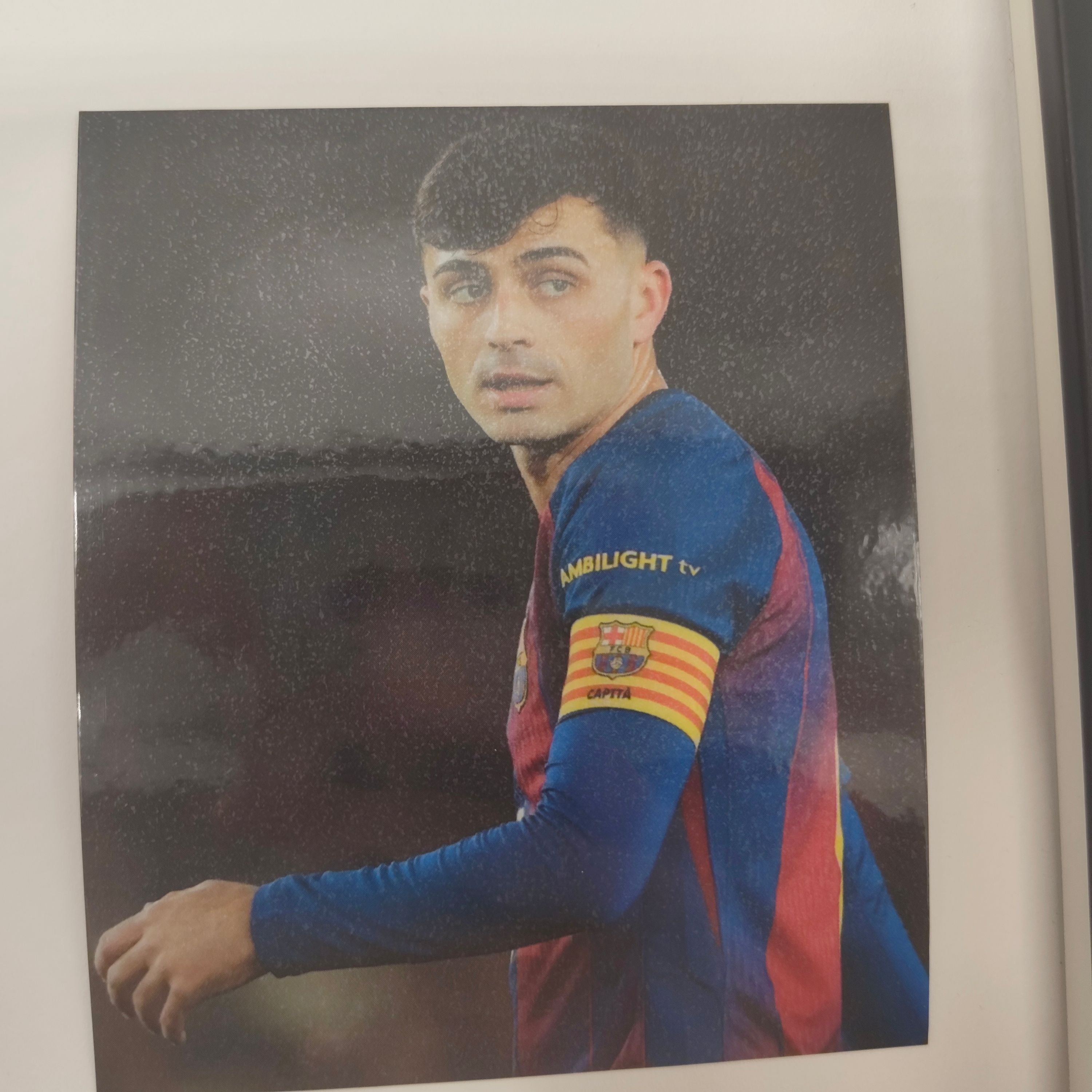 Kapitänsbinde Pedri signiert im Rahmen Spanien Autogramm COA Fußball