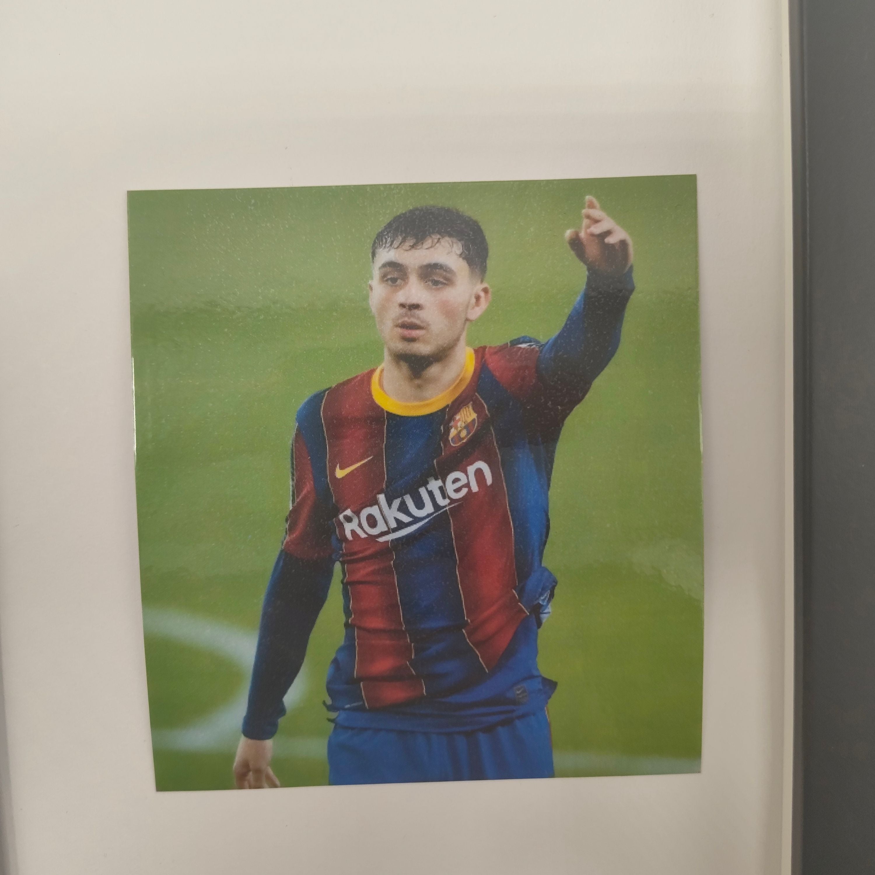 Kapitänsbinde Pedri signiert im Rahmen Spanien Autogramm COA Fußball