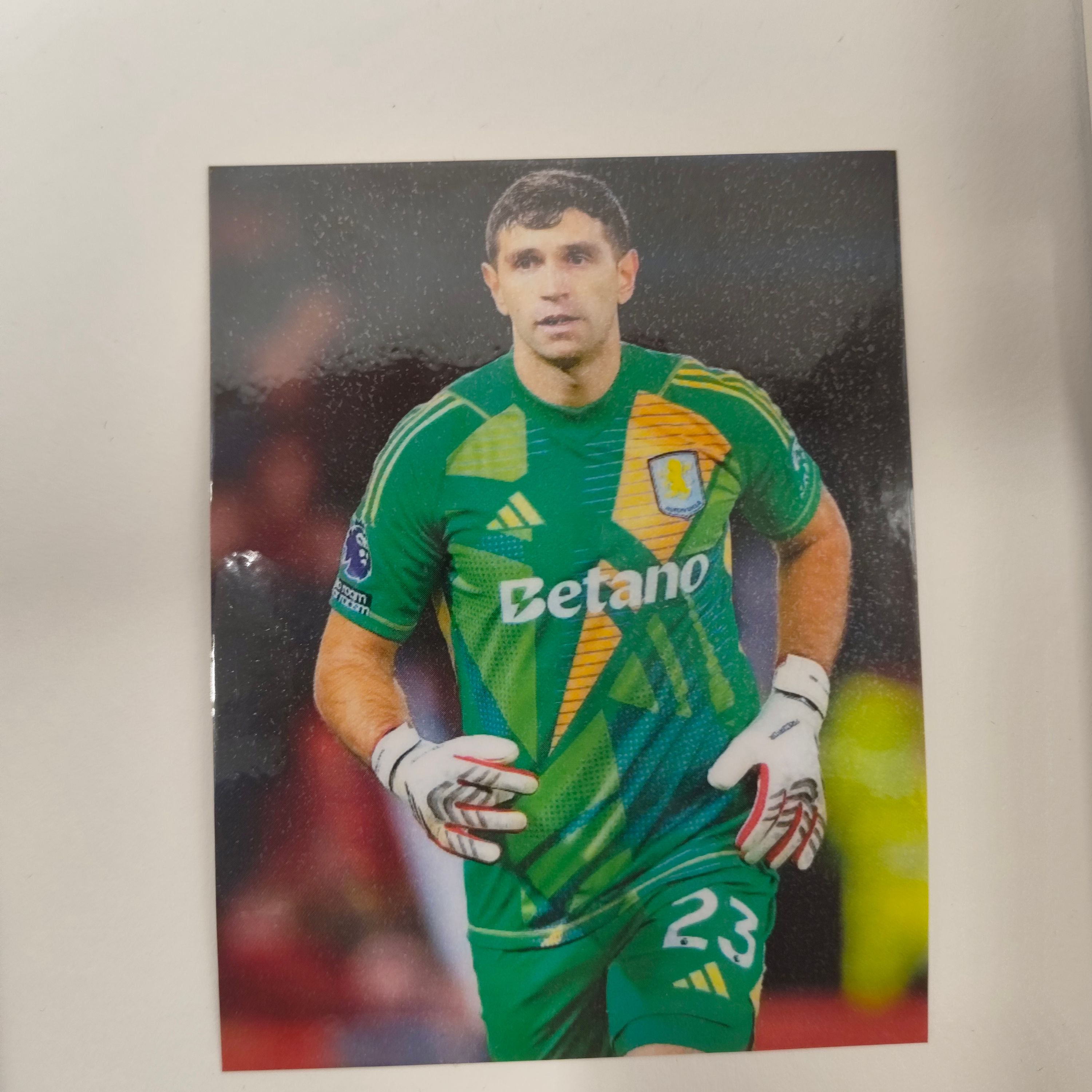 Kapitänsbinde Emiliano Martínez signiert im Aston Villa COA orange