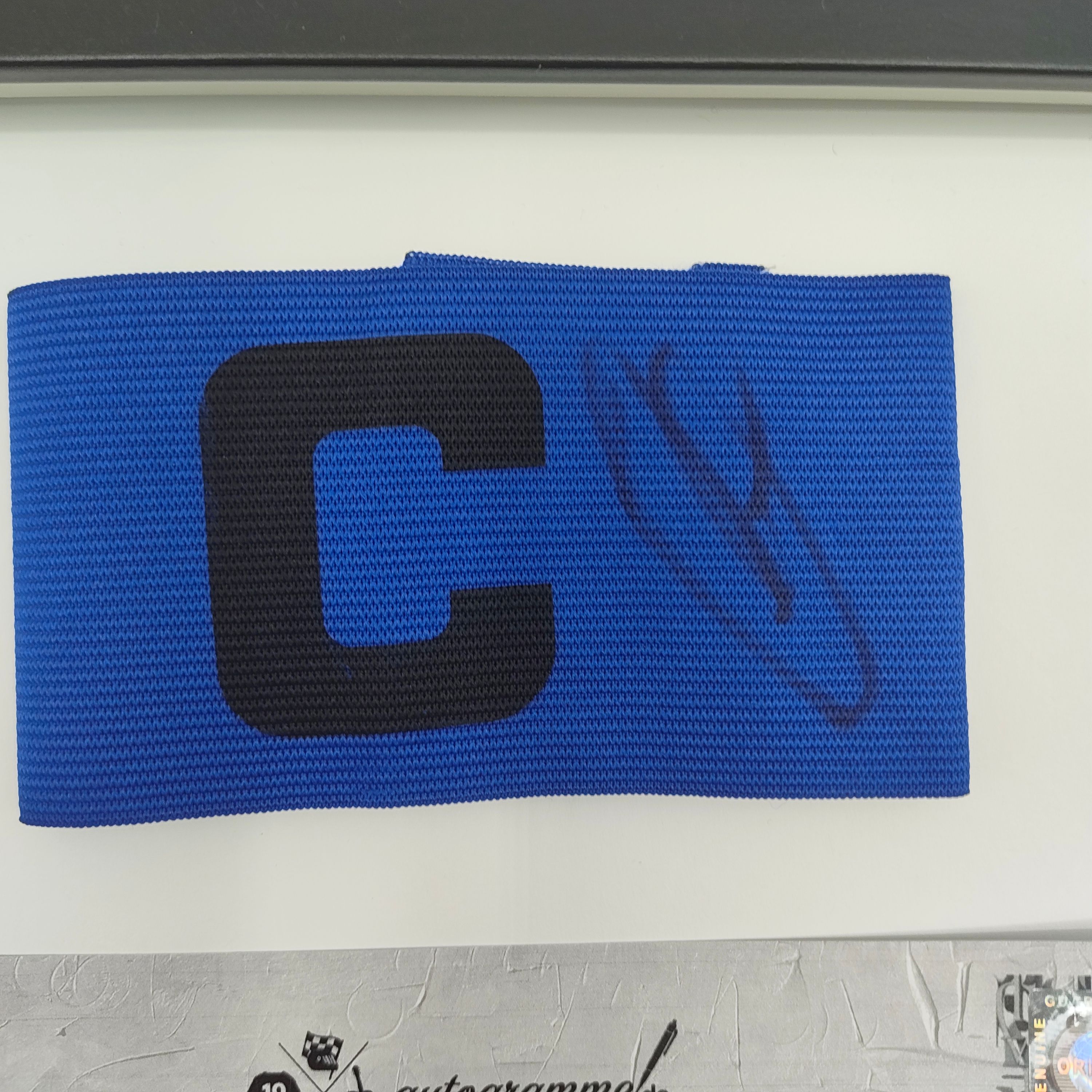 Kapitänsbinde Granit Xhaka signiert im Rahmen AFC Sunderland Fußball Autogramm