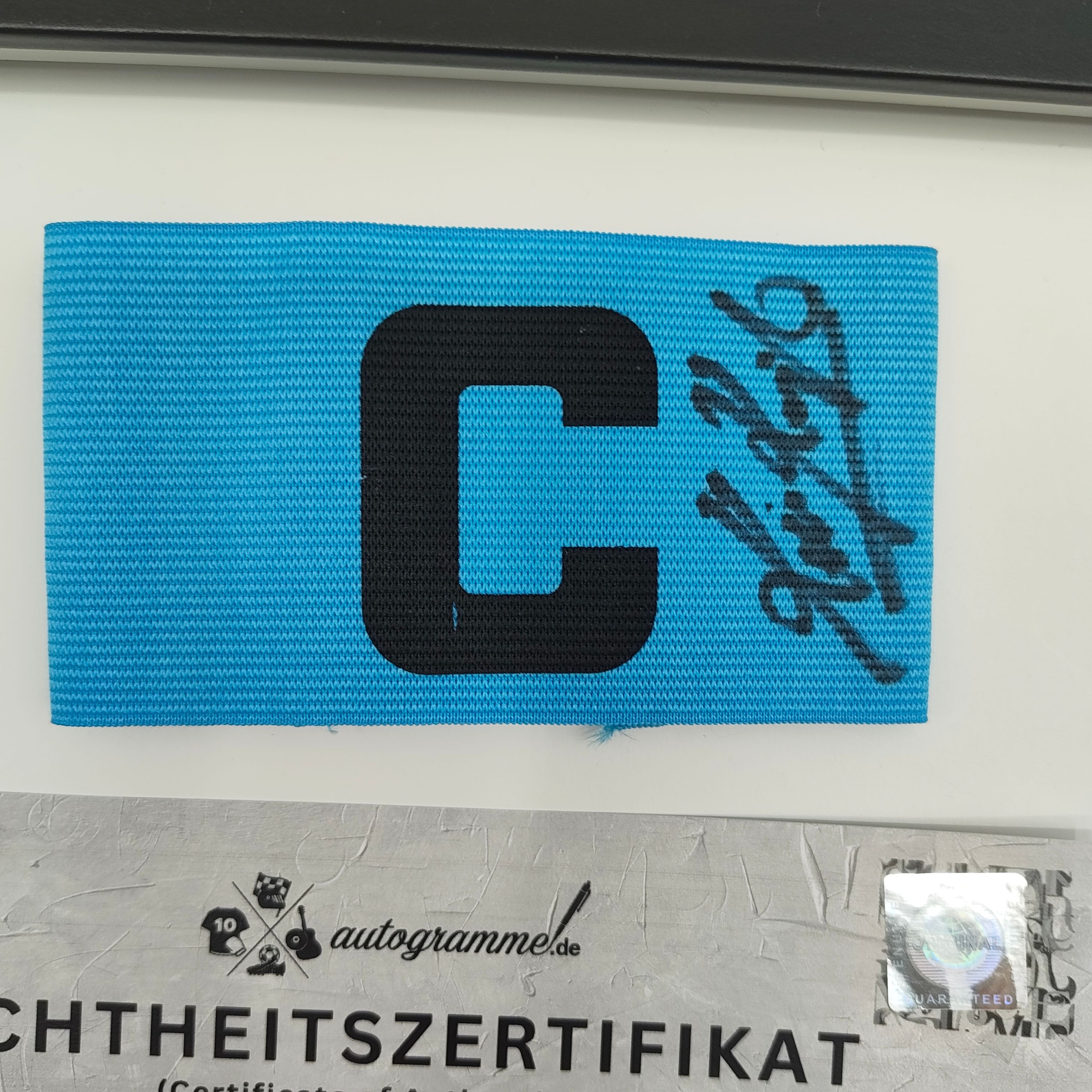 Kapitänsbinde Kevin Keegan signiert im Rahmen HSV Autogramm COA Fußball