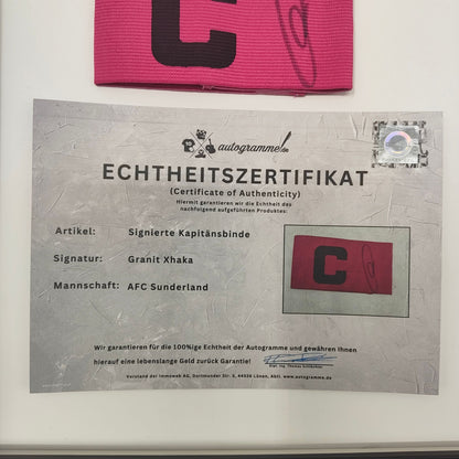 Kapitänsbinde Granit Xhaka signiert im Rahmen AFC Sunderland Fußball Autogramm
