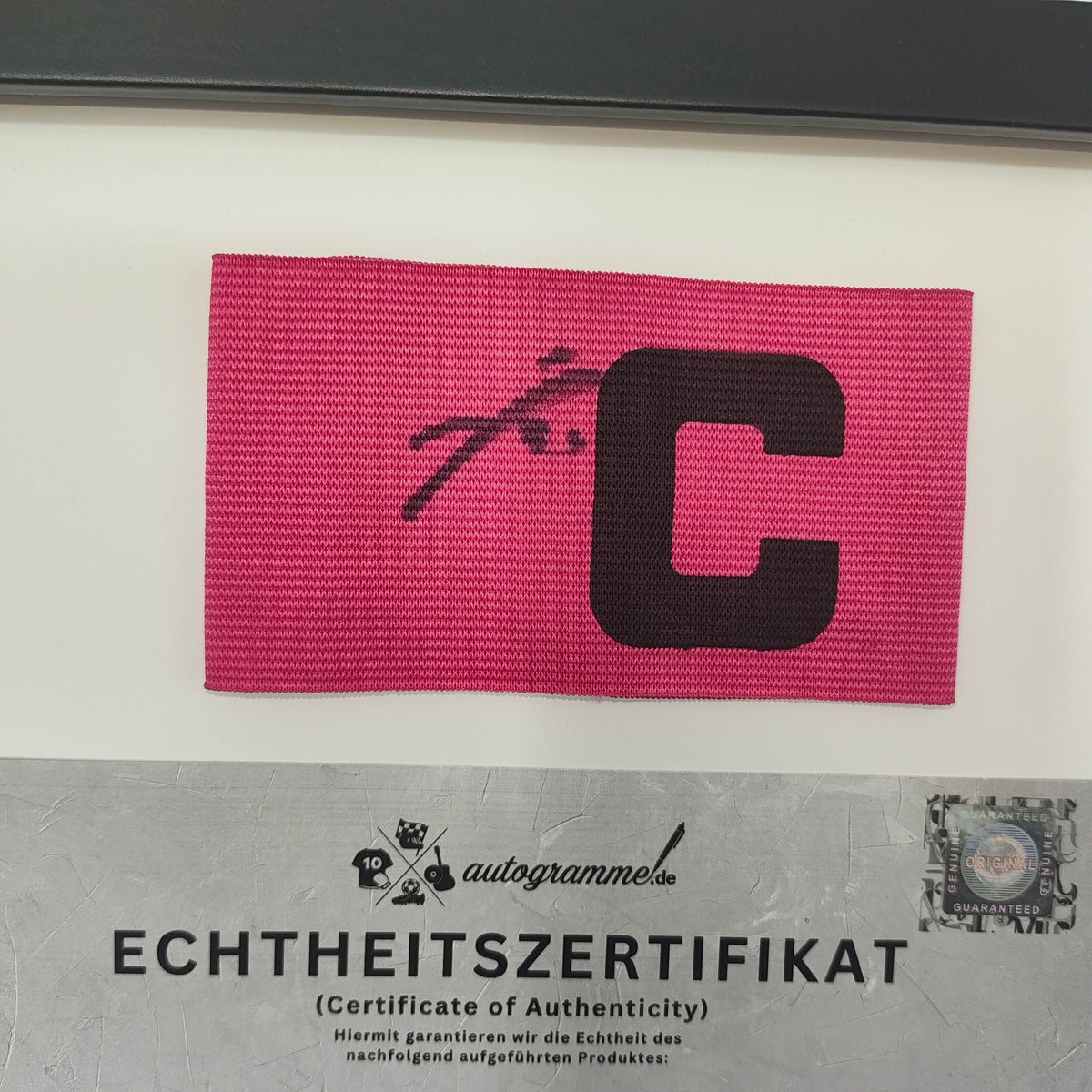 Kapitänsbinde Jeremie Frimpong signiert im Rahmen FC Liverpool Autogramm