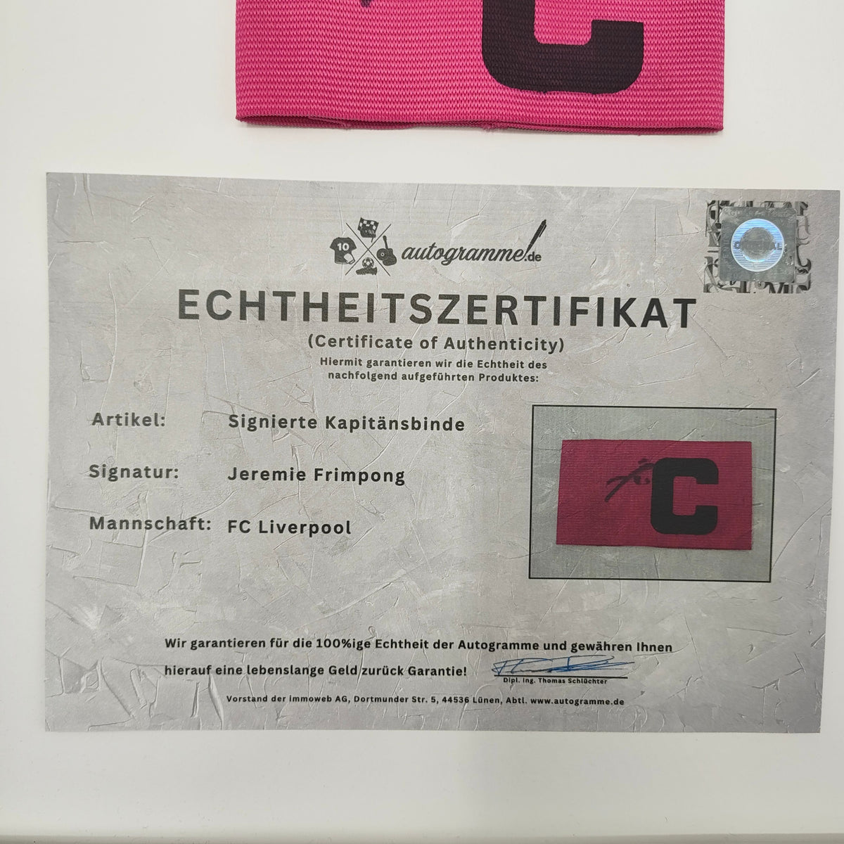 Kapitänsbinde Jeremie Frimpong signiert im Rahmen FC Liverpool Autogramm