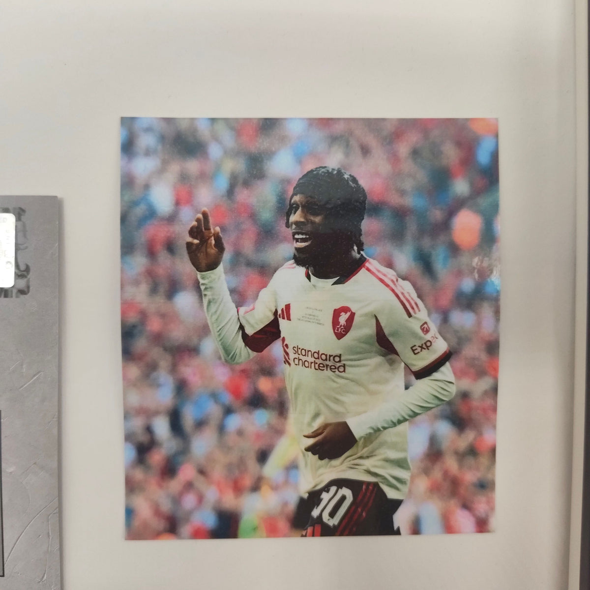 Kapitänsbinde Jeremie Frimpong signiert im Rahmen FC Liverpool Autogramm