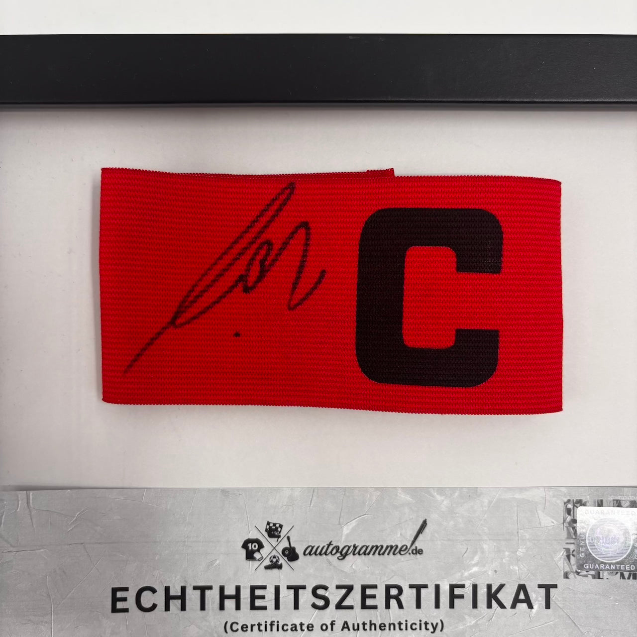 Kapitänsbinde Zaid Tchibara signiert im Rahmen Schalke 04 COA rot