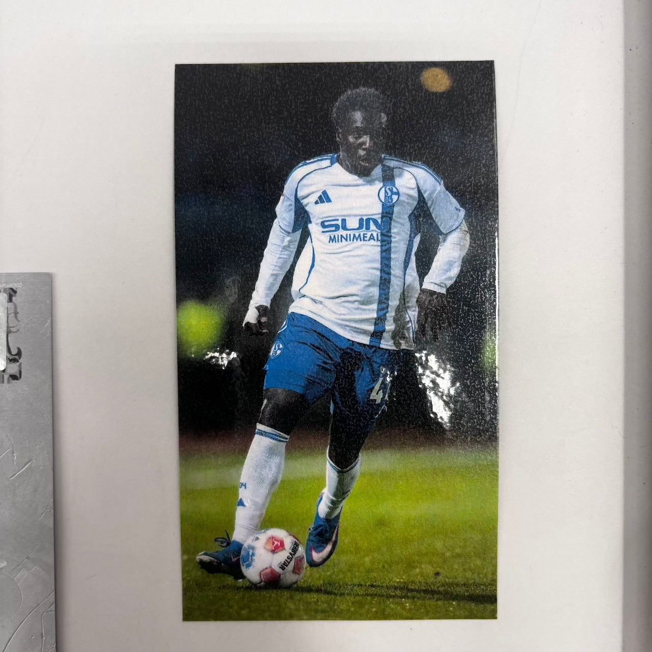 Kapitänsbinde Zaid Tchibara signiert im Rahmen Schalke 04 COA blau