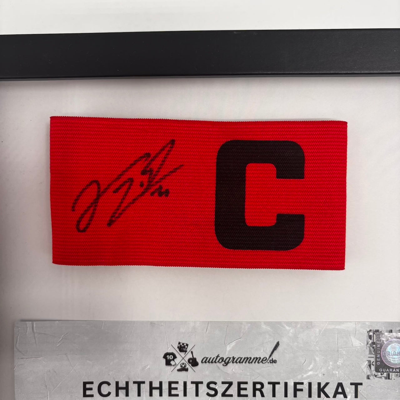 Kapitänsbinde Kevin Müller signiert im Rahmen Schalke 04 COA blau