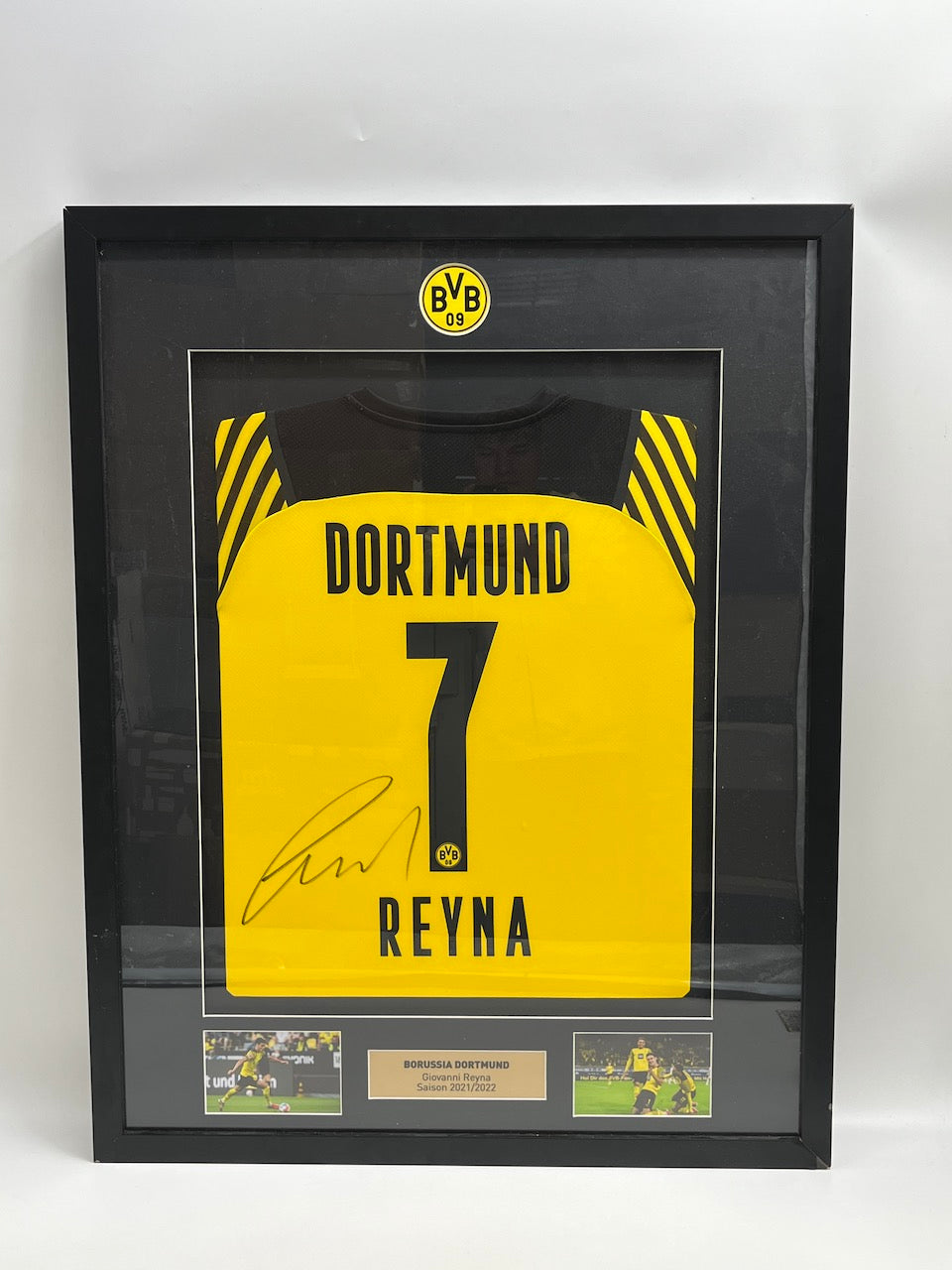 Borussia Dortmund jersey Giovanni Reyna signed in frame Puma COA BVB