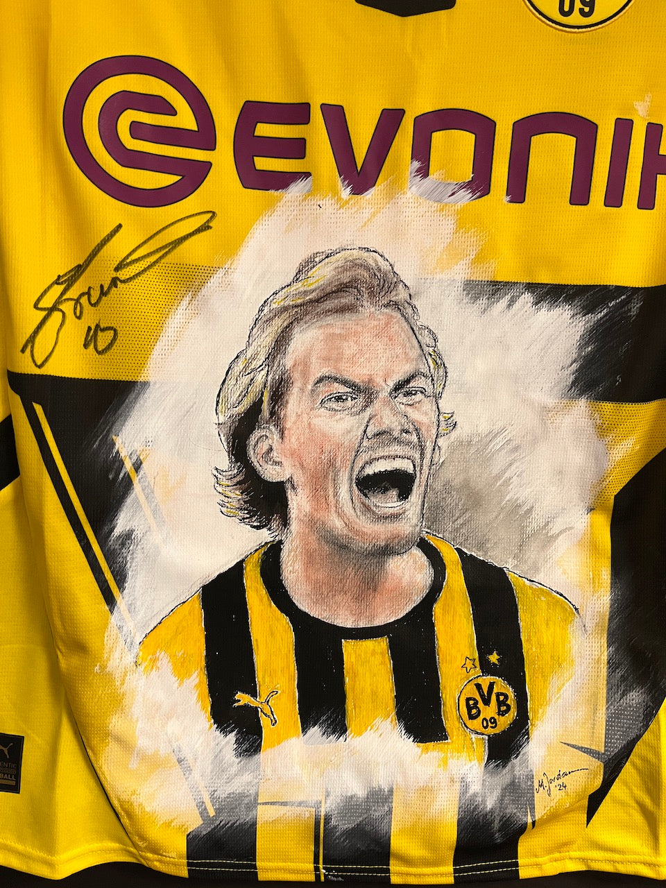 Borussia Dortmund jersey portrait Julian Brandt hand-painted and signed in frame Puma BVB