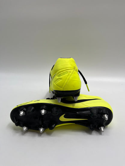 Matchworn soccer shoes Felipe Santana signed BVB Nike Coa