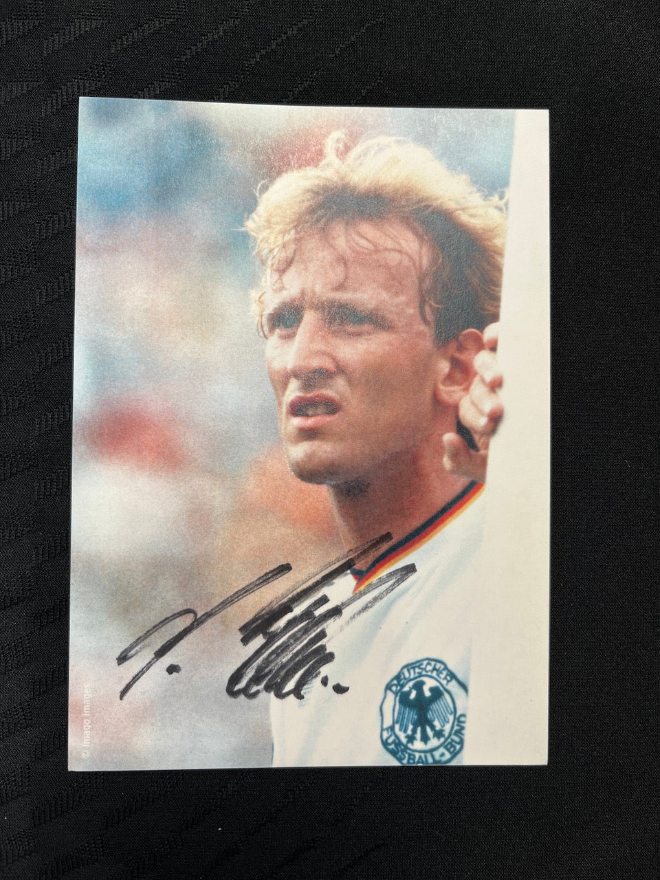 Autogrammkarte Andreas Brehme signiert im Rahmen + DFB Trikot