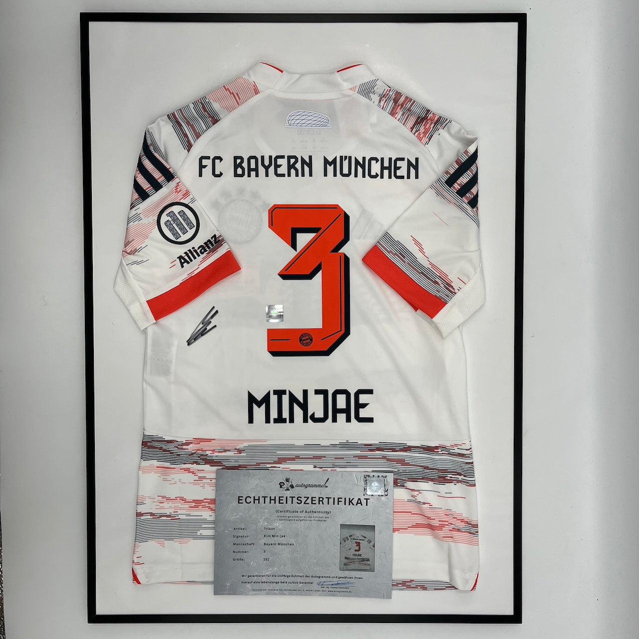Bayern München Trikot Kim Minjae signiert im Rahmen COA Adidas 152